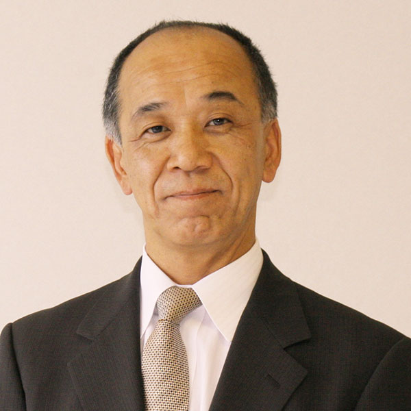 国際武道大学 学長 髙見 令英