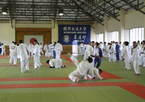 国際武道大学オフィシャルサイト